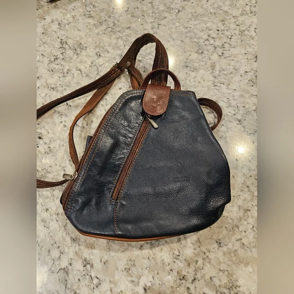 Ladies Small Vera Pelle Navy Blue Leather Backpack Shoulder Bag - Picture 8 of 13